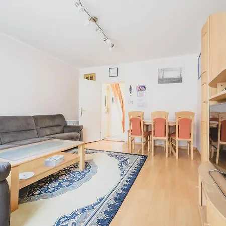House In Mittelfeld Near Exhibition Centre * Hannover